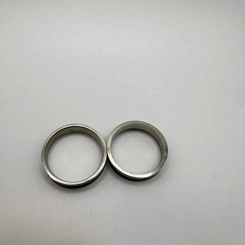 Men's silver toned metal with black‎ center wedding band/fashion ring!
